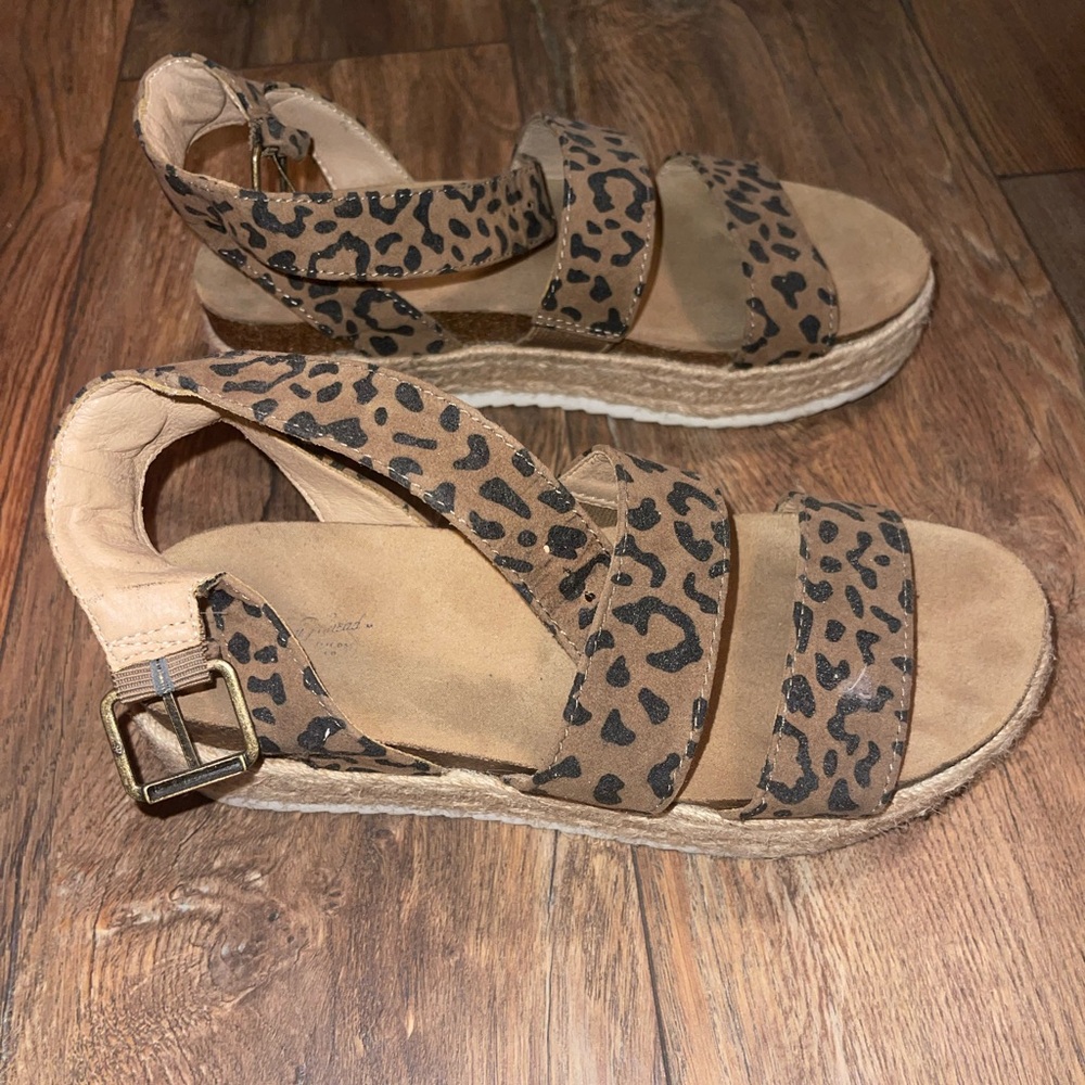 Sandals - Picture 2 of 4